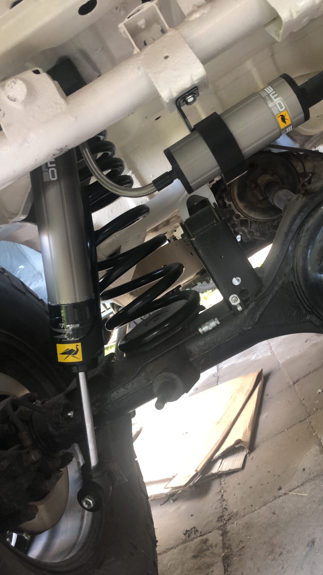 4x4 schokdemper en schroefveer