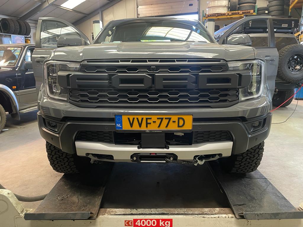 Ranger Raptor Overland build by Jip Saris Adventure Vehicles monteert een lier op uw ranger Raptor